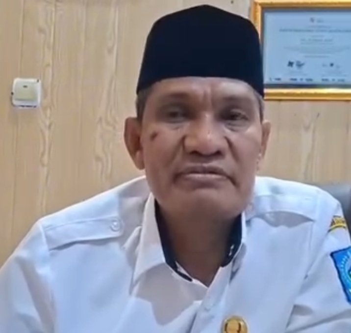 Kepala Dinas Dikpora Kabupaten Dompu, Drs. H. Rifaid, M.Pd.